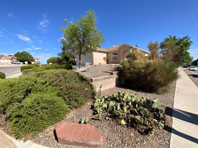 Foto del edificio - 3 Bedroom Single Story Home Available Near...
