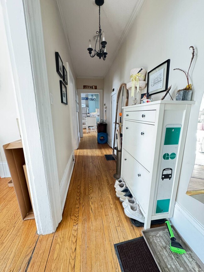 Building Photo - 8 Peel St