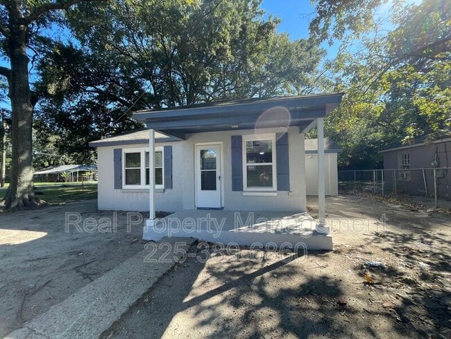 Building Photo - 5974 Byron Ave