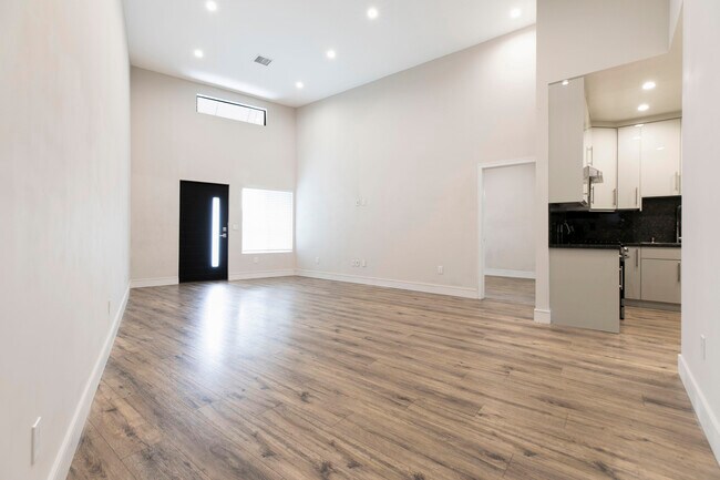 Foto del edificio - 9168 Morehart Ave