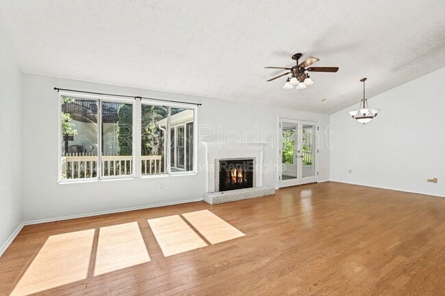 Foto del edificio - 10475 Willow View Cir