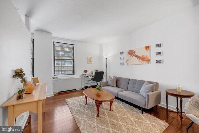 Foto del edificio - 219-29 S 18th St