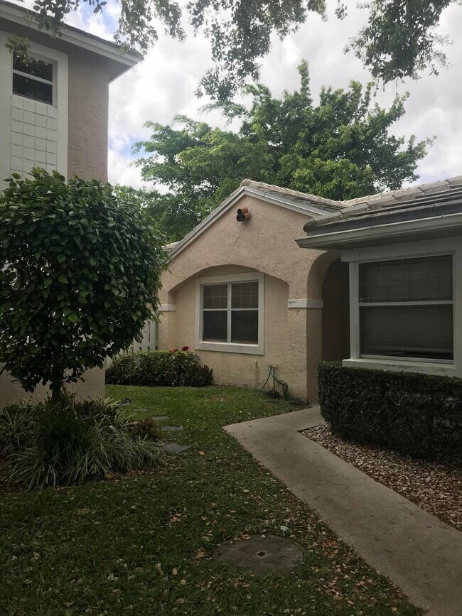 Foto del edificio - 845 NW 98th Ave