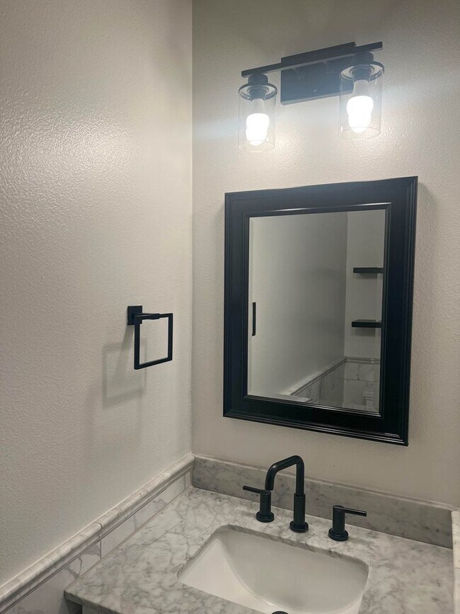 Foto del edificio - Beautiful West Linn Home in a Quiet, Desirable Neighborhood