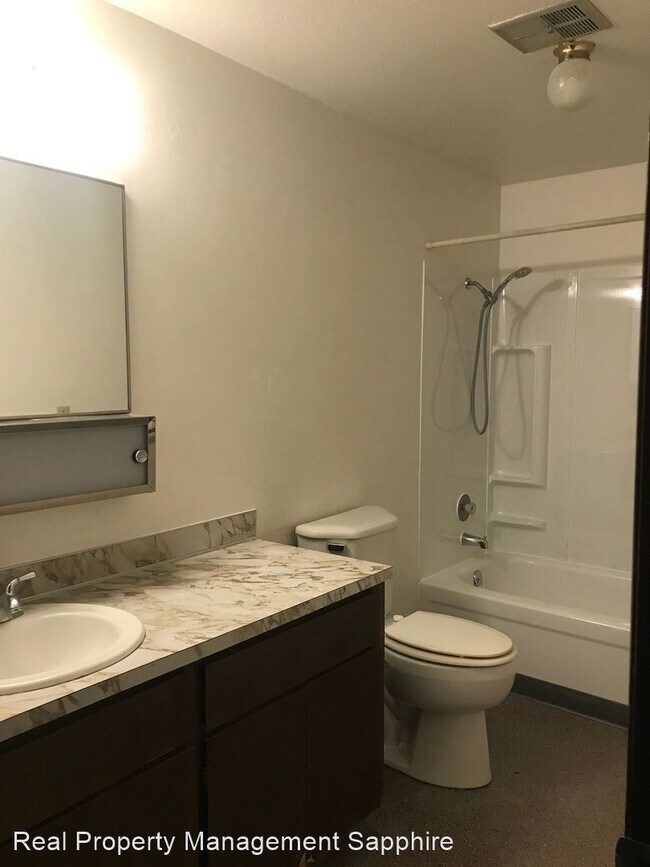 Building Photo - 3 br, 1.5 bath House - 117 N. 7th ST