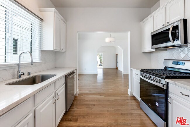 Foto del edificio - 1253 S Rimpau Blvd