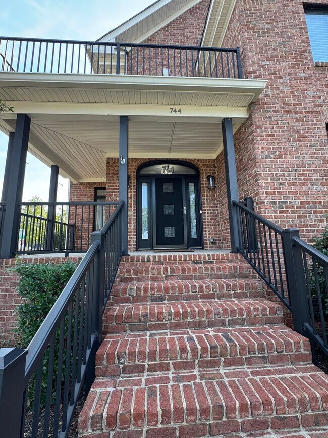 Foto del edificio - 744 Yarmouth St