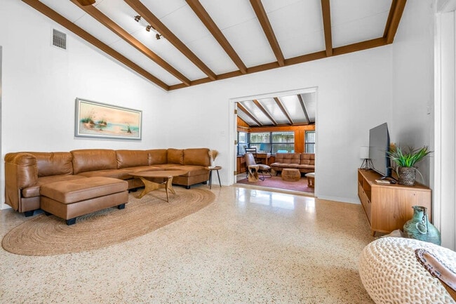 Building Photo - 936 Santa Cruz Rd