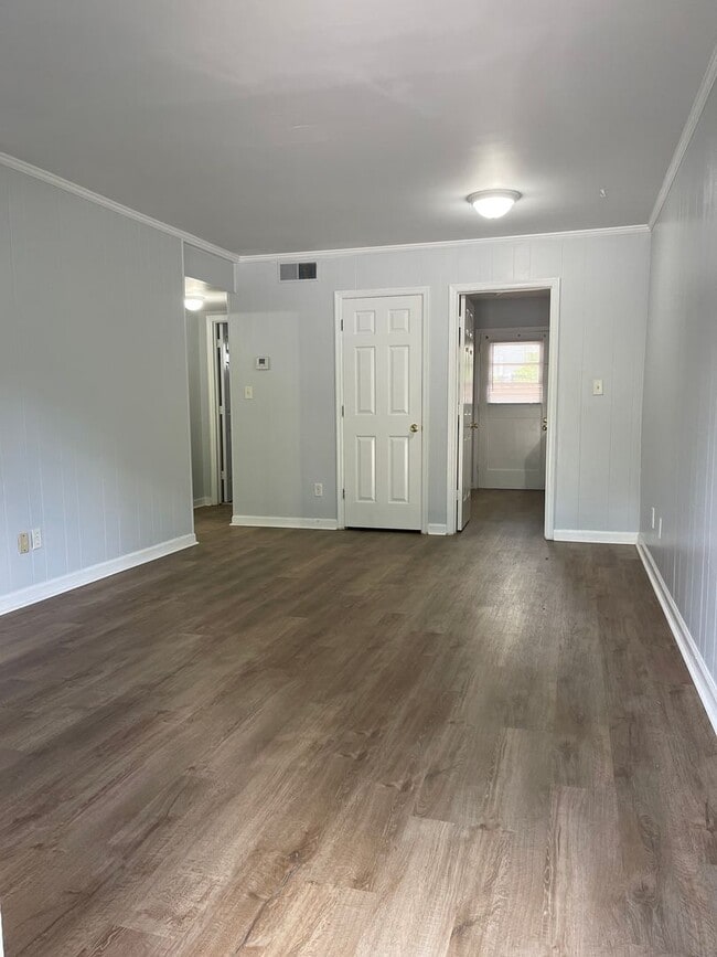 Foto del edificio - 2 bedroom, 1 bath apartment in small complex on Hill Street! Walking distance to Normal Town, Dow...