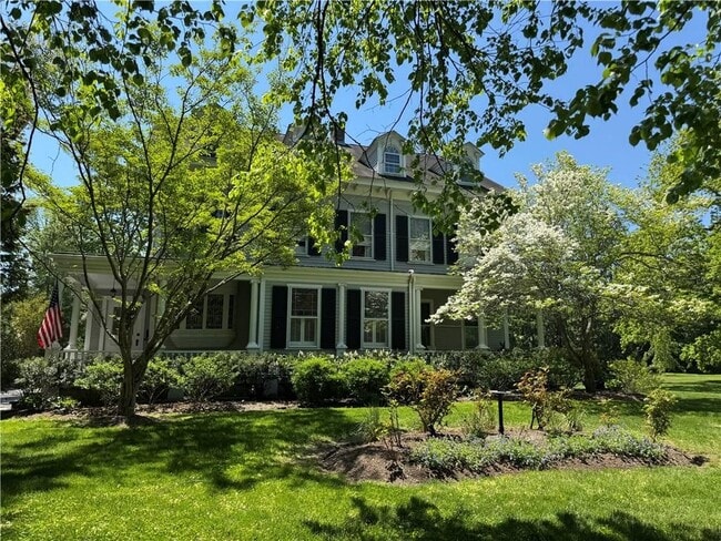 Building Photo - 141 Narragansett Ave