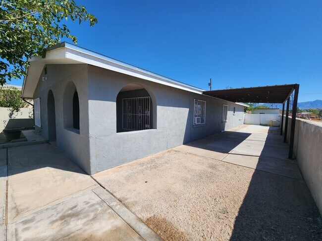 Foto del edificio - 235 Cottonwood St