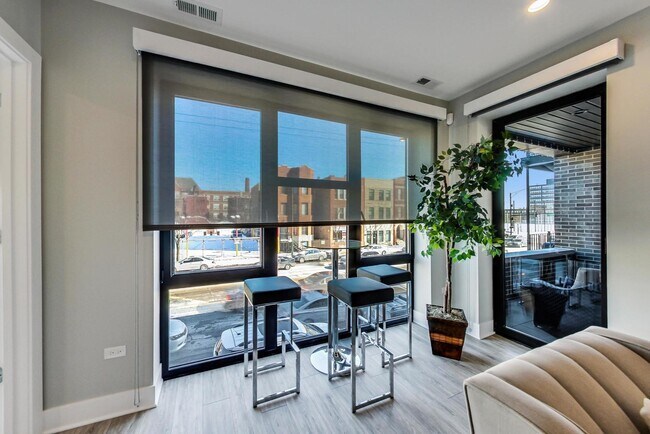 Foto del edificio - 1318 N Western Ave