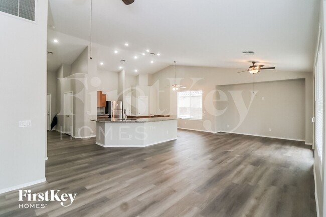 Building Photo - 7552 W State Ave