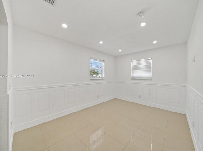 Building Photo - 845 NW 2nd St