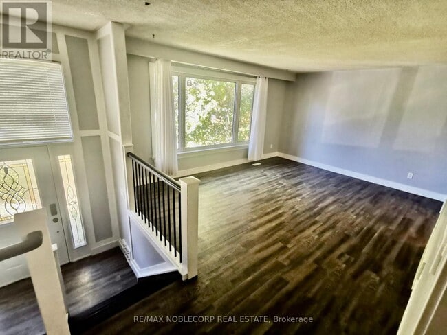 Photo du bâtiment - 17 Larkdale Crescent