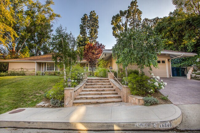 Building Photo - 16840 Bosque Dr