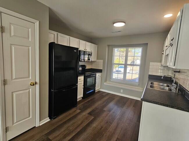 Foto del edificio - 210 Hepworth Way