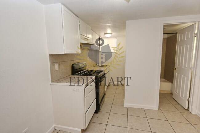 Foto del edificio - 3643 E Dwight Way