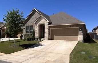 Building Photo - 10215 High Noon Dr