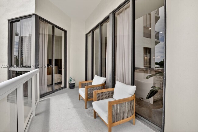 Foto del edificio - 20185 E Country Club Dr