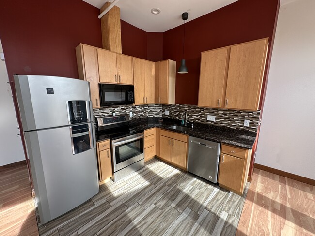 Updated kitchen with granite countertops - 930 Hennepin Ave