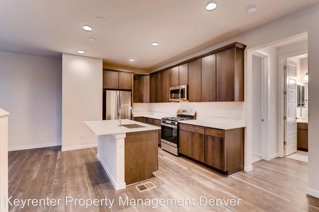 Building Photo - 3 br, 3.5 bath House - 15705 E. Broncos Pl