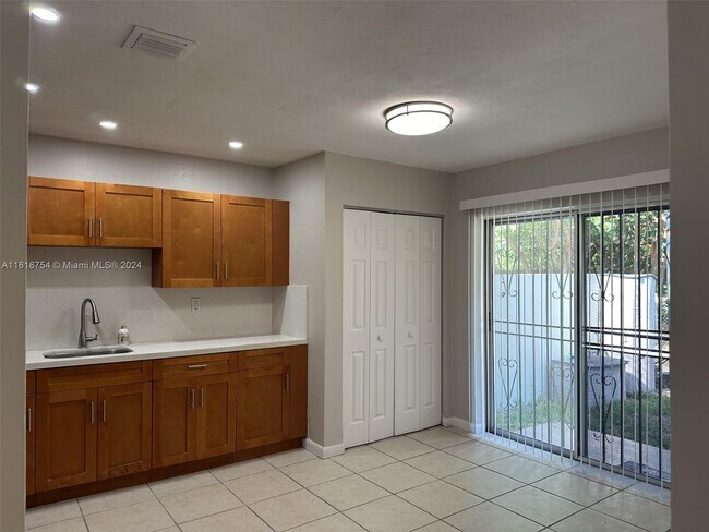 Foto del edificio - 19453 NW 28th Ct