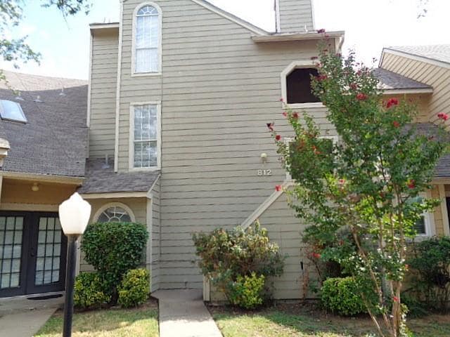 Building Photo - 812 Ventura Park