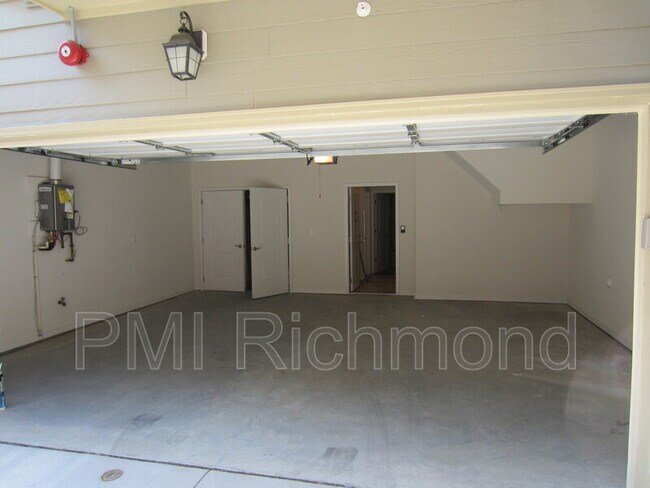 Building Photo - 3903 Brownstone Blvd