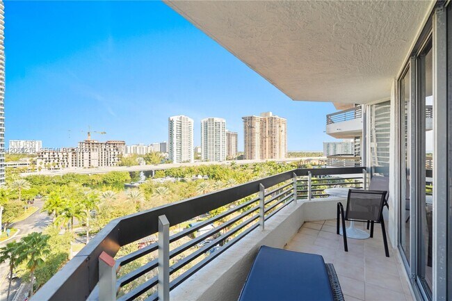 Foto del edificio - 3600 Mystic Pointe Dr