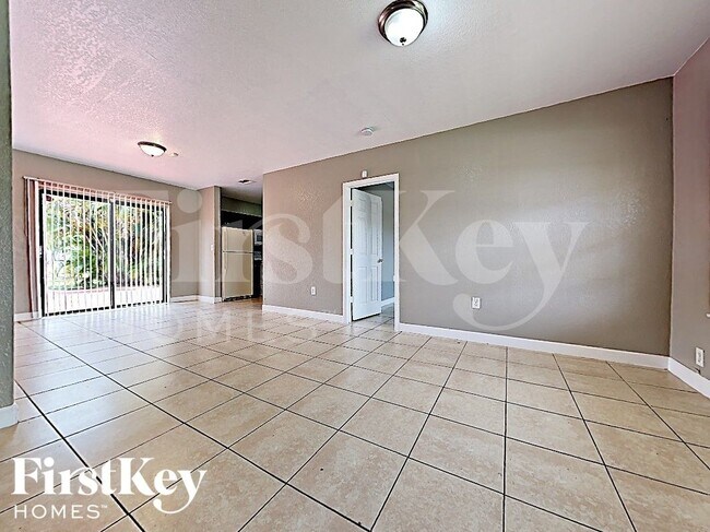 Foto del edificio - 17800 NW 28th Ct