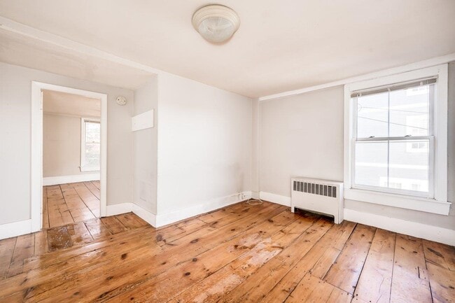 Building Photo - 406 Pleasant St