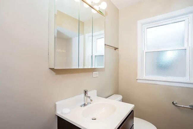 Building Photo - 8126 N Octavia Ave