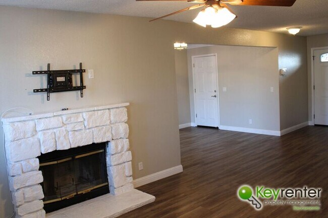 Foto del edificio - 3414 Surrey Ct