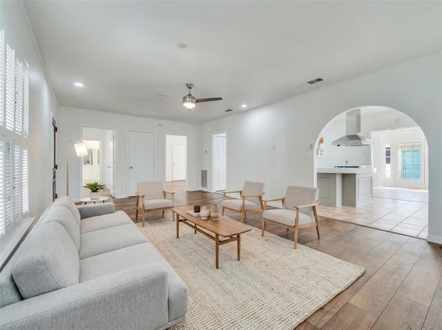 Foto del edificio - 3337 Mockingbird Ln