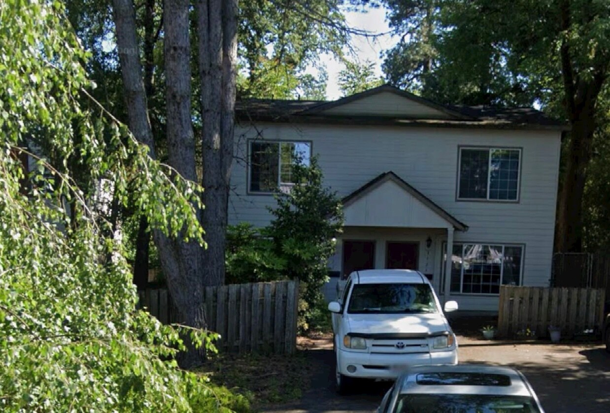 Front of duplex - 3422 SW Falcon St