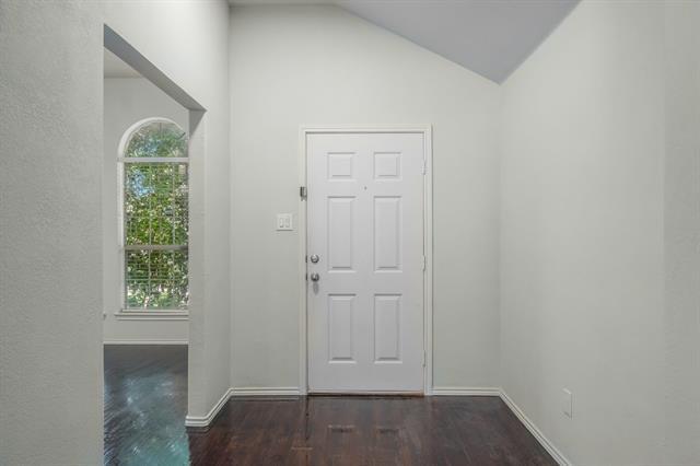 Foto del edificio - 5816 Mariposa Dr