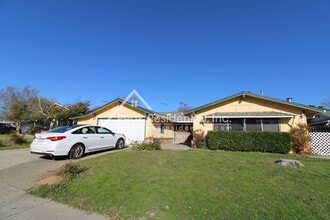 Building Photo - 5820 Shenandoah Dr