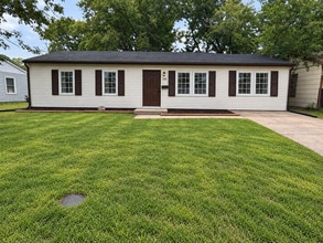 Building Photo - 519 St Leo Dr