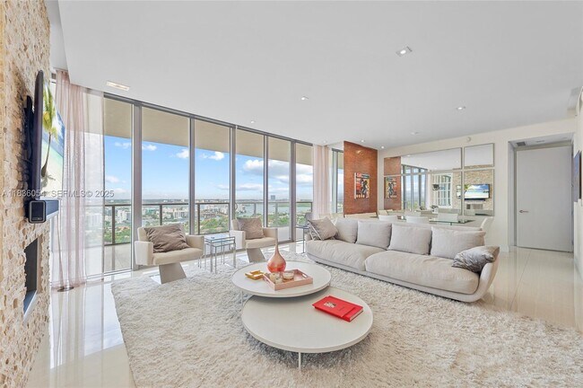 Foto del edificio - 9705 Collins Ave