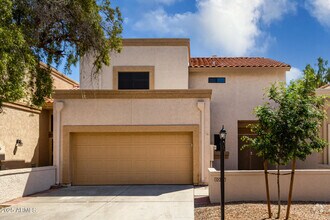 Building Photo - 2085 N Sunset Dr
