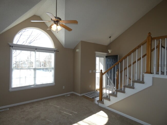 Building Photo - 9304 NE 116th Ter. Kansas City, MO Lots of...