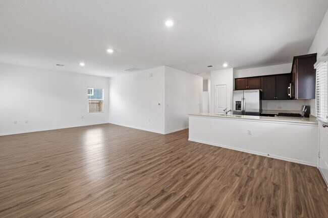 Building Photo - 10917 Hammonds St