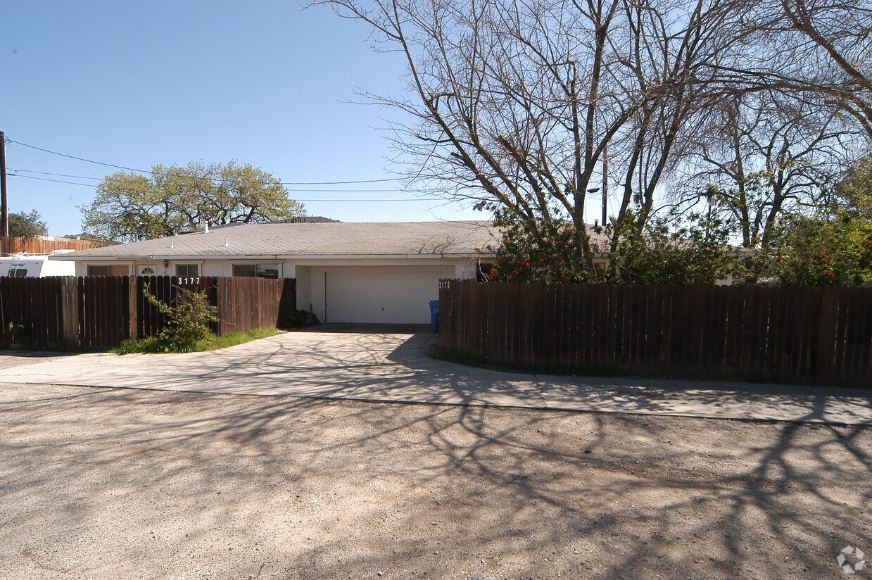 Building Photo - 3175-3177 Los Robles Rd