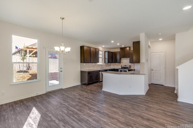 Foto del edificio - Charming Two-Story Rental Home on Corner L...