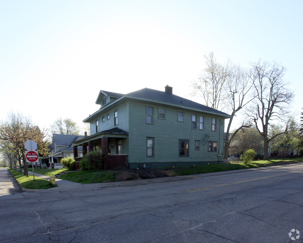 Building Photo - 201-203 Division St