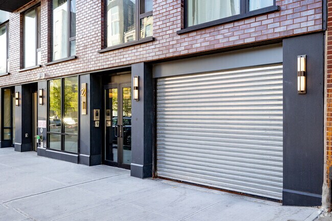 Building Photo - 21 Meserole St