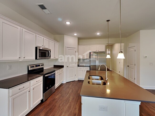 Foto del edificio - 12125 Golden Farm Ln