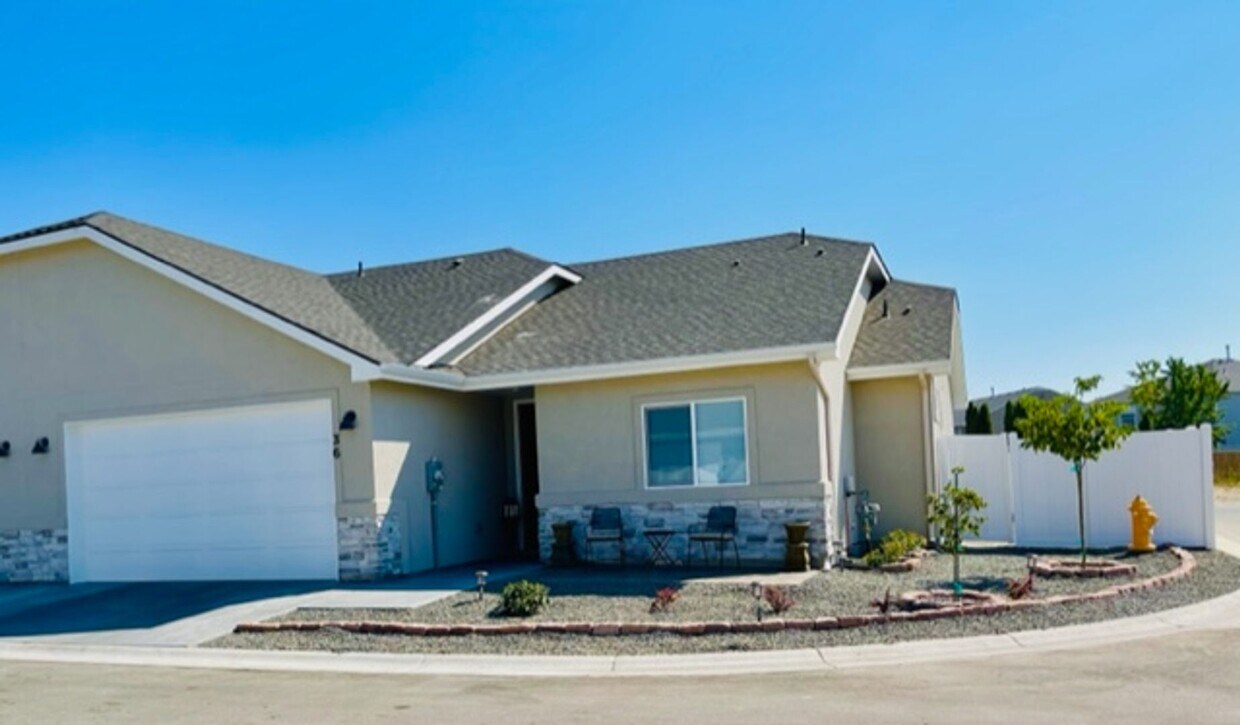 Brand new townhome located in a quiet comm... House Rental in Nampa