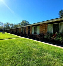 Building Photo - Brookside